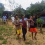 Paman Sadis, Dodi Gendong Keponakan ke Kebun untuk Ditusuk-tusuk