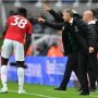 Manchester United Kian Terpuruk, Tagar #OleOut Trending di Twitter