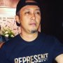 Istri Dendy Vokalis Band Mikes Menangis di Pemakaman