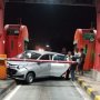 Mobil Ditinggal di Tol usai Ditabrak Truk Pengangkut Ayam, 5 Perampok Kabur
