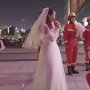 Sudah Pakai Gaun Pengantin, Wanita Ini Nekat Lamar Pacar di Tempat Kerja