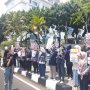 Ibu-ibu Aksi Kecam Kekerasan Aparat terhadap Mahasiswa dan Pelajar