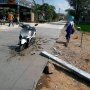 Nekat Terjang Jalur Beton Basah, Aksi Pemotor Ini Bikin Geregetan
