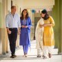 Pakai Busana Tradisional Pakistan, Gaya Anggun Kate Middleton Curi Atensi