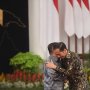 Peluk Perpisahan Jokowi untuk JK