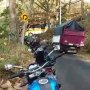 Tersesat di Jalan Sempit dan Berliku, Potret Bus Ini Bikin Heran