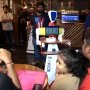 Jangan Kaget! Datang ke Restoran Ini Anda Akan Dilayani Sepasang Robot