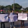4 Orang Aksi Tutup Mulut di Depan Istana Negara, Tolak Prabowo Jadi Menteri