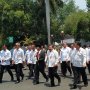 Tepuk Tangan dan Rangkaian Bunga Sambut Mahfud MD di Kemenkopolhukam