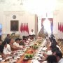 Ikut Jokowi Pimpin Rapat Kabinet, Maruf Amin Sarungan