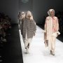 Anggunnya Karya Lala Hanafi Lewat Busana Simetri Nuansa Peranakan di JFW