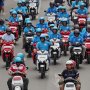 Ratusan Kendaraan Listrik Konvoi di Jalan Sudirman