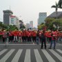 Long March dari Bundaran HI, Massa Berkaos Merah Menyemut di Patung Kuda