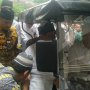 Berjejer di Luar Masjid, Jemaah Rebutan Cium Tangan Prabowo Usai Jumatan