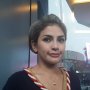 Biasa Tampil Terbuka, Anggunnya Nikita Mirzani Pakai Kebaya Bali