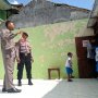 PAUD yang Dulu Diresmikan Jokowi Ambruk, Siswa Belajar di Luar