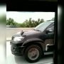 Kijang Kotak Asapi Fortuner di Jalan Tol, Warganet Penasaran Isi Mesinnya