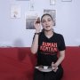 Semoga Berfaedah! Ini Tutorial Kupas Salak Ala Luna Maya
