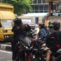Lawan Arah, Pemotor Ini Malah Tantang Pemotor di Jalur yang Benar