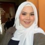 Inspirasi Gaya Hijab Kece ala Sarita Abdul Mukti, Yuk Simak
