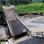 Jembatan Ambruk ke Sungai, Satu Tewas dan Sejumlah Orang Lainnya Hilang
