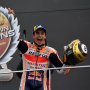 Kado Perpisahan, Marquez Anugerahkan Triple Crown bagi Lorenzo