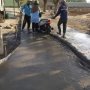 Viral Pemotor Nekat Terobos Jalan Beton Basah, Warganet: Bar-Bar Sangat!