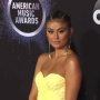 Disebut Warganet Mirip Kaus Partai, Ini Lho Outfit Mahal Milik Agnez Mo