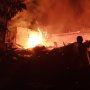 Rumah Terbakar, Dua Nenek Ini Berhasil Diselamatkan Warga Setelah Dibopong