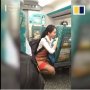 Demi Penumpang, Pramugari Kereta Ini Berlutut Satu Jam