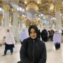Berurai Air Mata, Begini Momen Tissa Biani Umrah