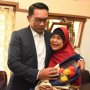 Hari Guru, Ridwan Kamil Kunjungi Rumah Guru SD-nya