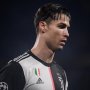 Deretan Foto Penampilan Cristiano Ronaldo saat Pakai Ikat Rambut
