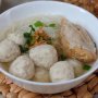 Ditulis Pakai Huruf Arab, Gerobak Penjual Bakso Ini Jadi Sorotan Warganet