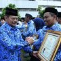 Dorong Perbaikan Layanan, Mentan Serahkan Penghargaan Abdibaktitani