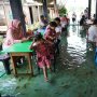 Melihat Warung Makan Dalam Kolam Ikan di Yogyakarta