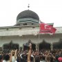 Milad ke-43 Gerakan Aceh Merdeka, Massa Kibarkan Bendera Bulan Bintang