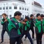 Tak Melulu Serius Nyari Orderan, Ini 5 Pose 'Santuy' Ojol Lepas Penat