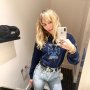 Perdana setelah Resmi Bercerai, Miley Cyrus Eksis Lagi di Karpet Merah