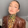 Gigi Hadid Unggah Selfie setelah Melahirkan, Bentuk Tubuhnya Curi Perhatian