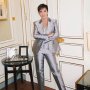 Gaya Kris Jenner saat Belanja Jelang Tahun Baru Jadi Bahan Guyonan