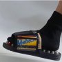 Fesyen Unik, Seniman Menggabungkan Sandal Refleksi dengan Dompet