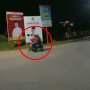Pembalap Liar Adu Ngotot Gaspol, Duh Baliho Caleg Diseruduk!