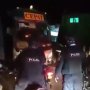 Bus Nekat Lawan Arah Dihadang Rombongan RX-King, Penunggang Motornya Polisi