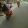 Viral Emak-emak Wheelie saat Naik Motor Matik, Warganet: Emaknya Siapa Nih?
