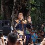 Pakai Wig ala Rocker, Menteri Jokowi "Ngambyar" di UGM