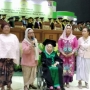 Jadi Pejuang Inklusi, Istri Mendiang Gus Dur Raih Doktor Honoris Causa