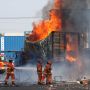 Mengerikan! Truk Kontainer Meledak dan Terbakar Begini Penampaknya