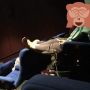Penonton Angkat Kaki di Sandaran Kursi Bioskop, Alasannya Makin Bikin Emosi