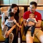 Liburan Keluarga, Gaya Sandra Dewi Rayakan Ultah Anak Bikin Gemas